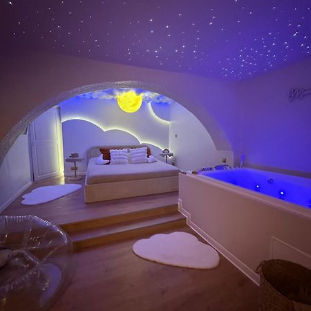 Moon Room, Nuit Insolite - Ollioules Toulon Var Exteriér fotografie