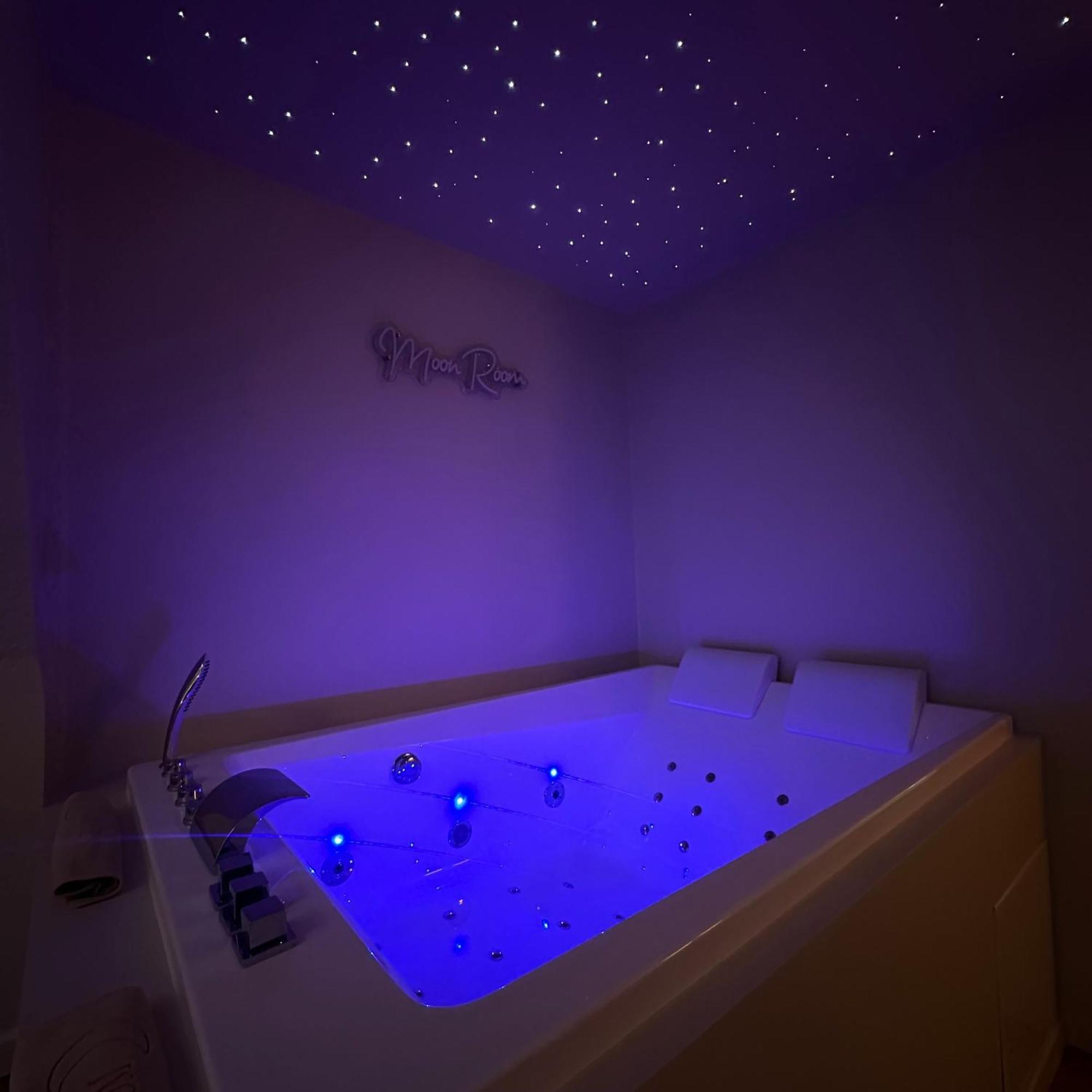Moon Room, Nuit Insolite - Ollioules Toulon Var Exteriér fotografie