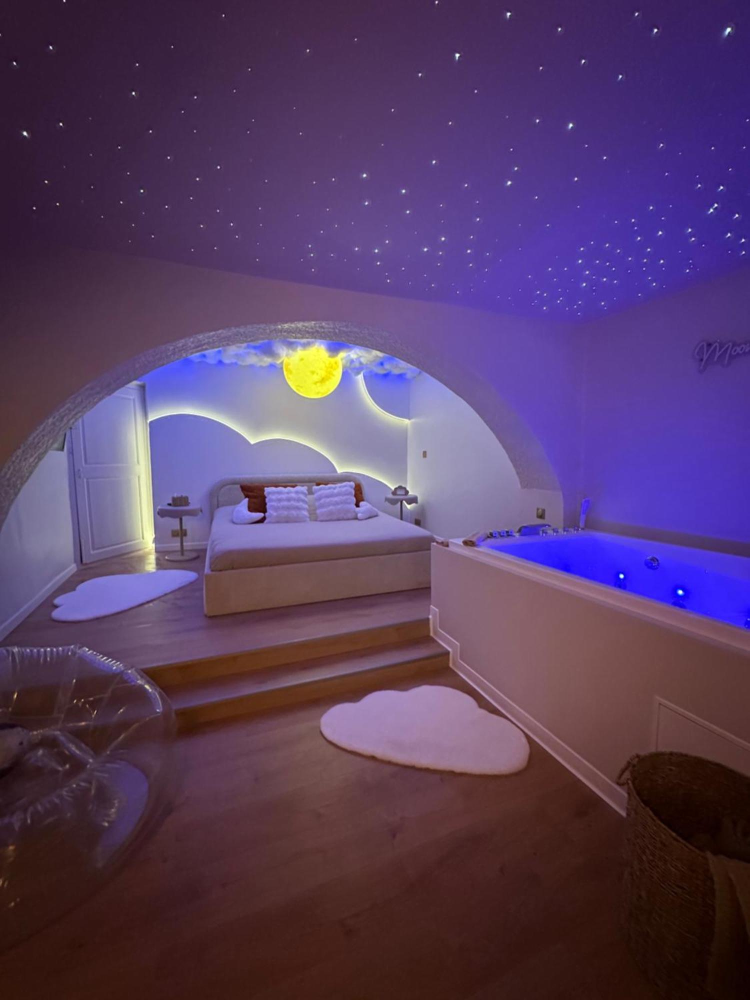 Moon Room, Nuit Insolite - Ollioules Toulon Var Exteriér fotografie