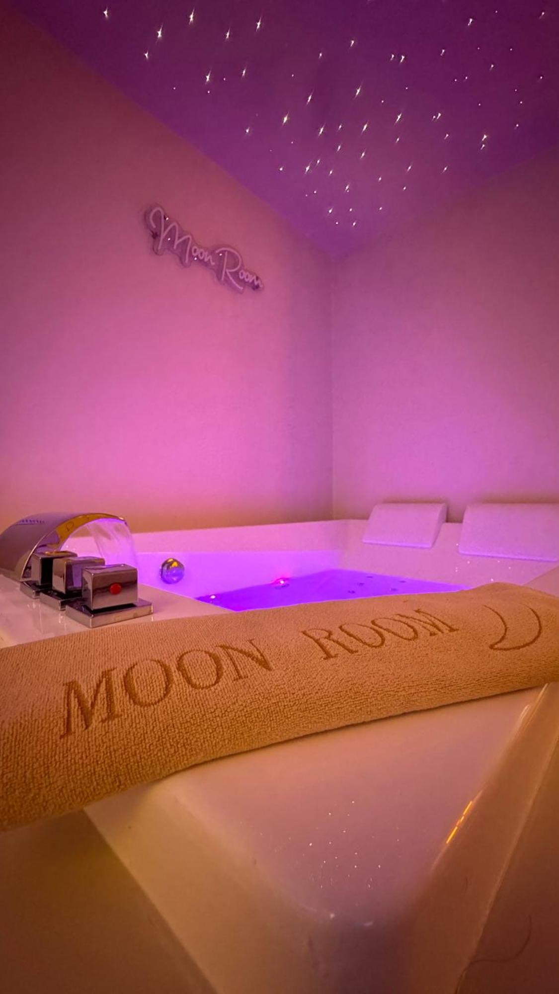 Moon Room, Nuit Insolite - Ollioules Toulon Var Exteriér fotografie